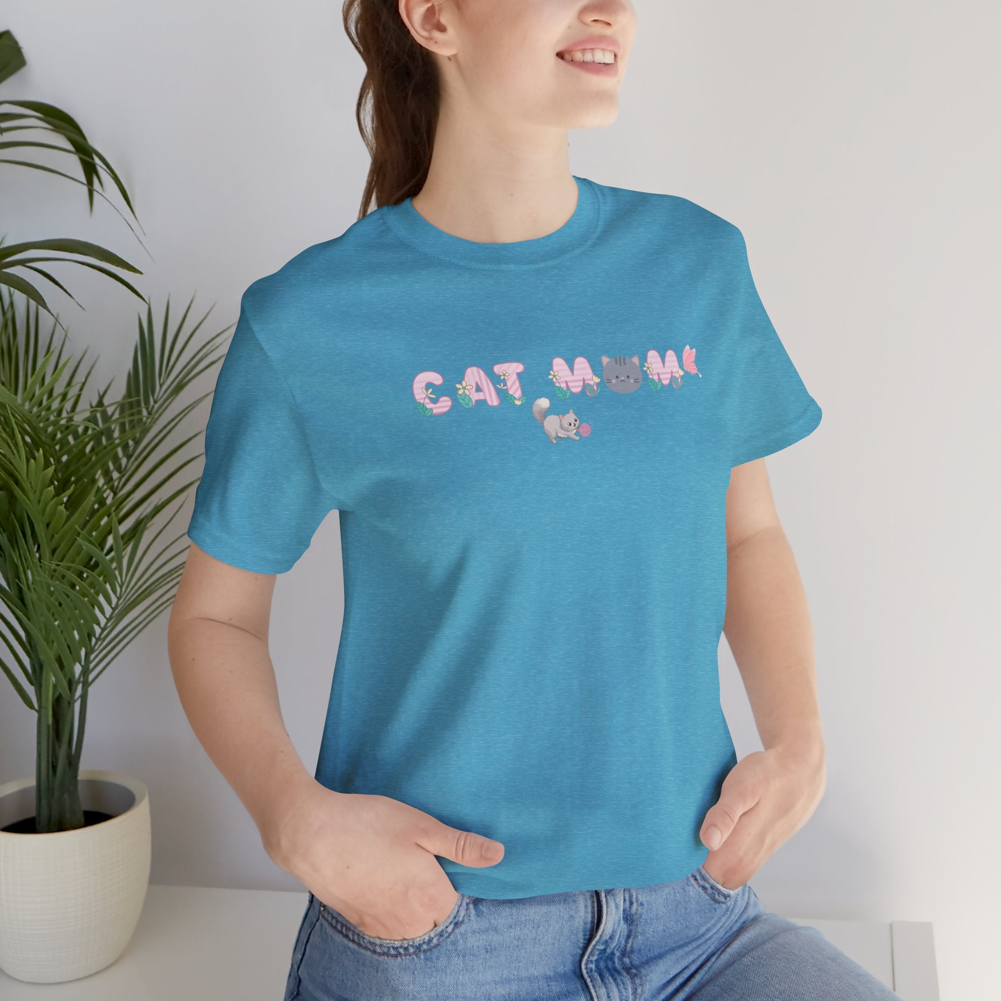 Cat Mom | Cute Kitten Heart T-Shirt – Cat Lover Gift – Plus Size Friendly Adult Female Mother's Day Gift