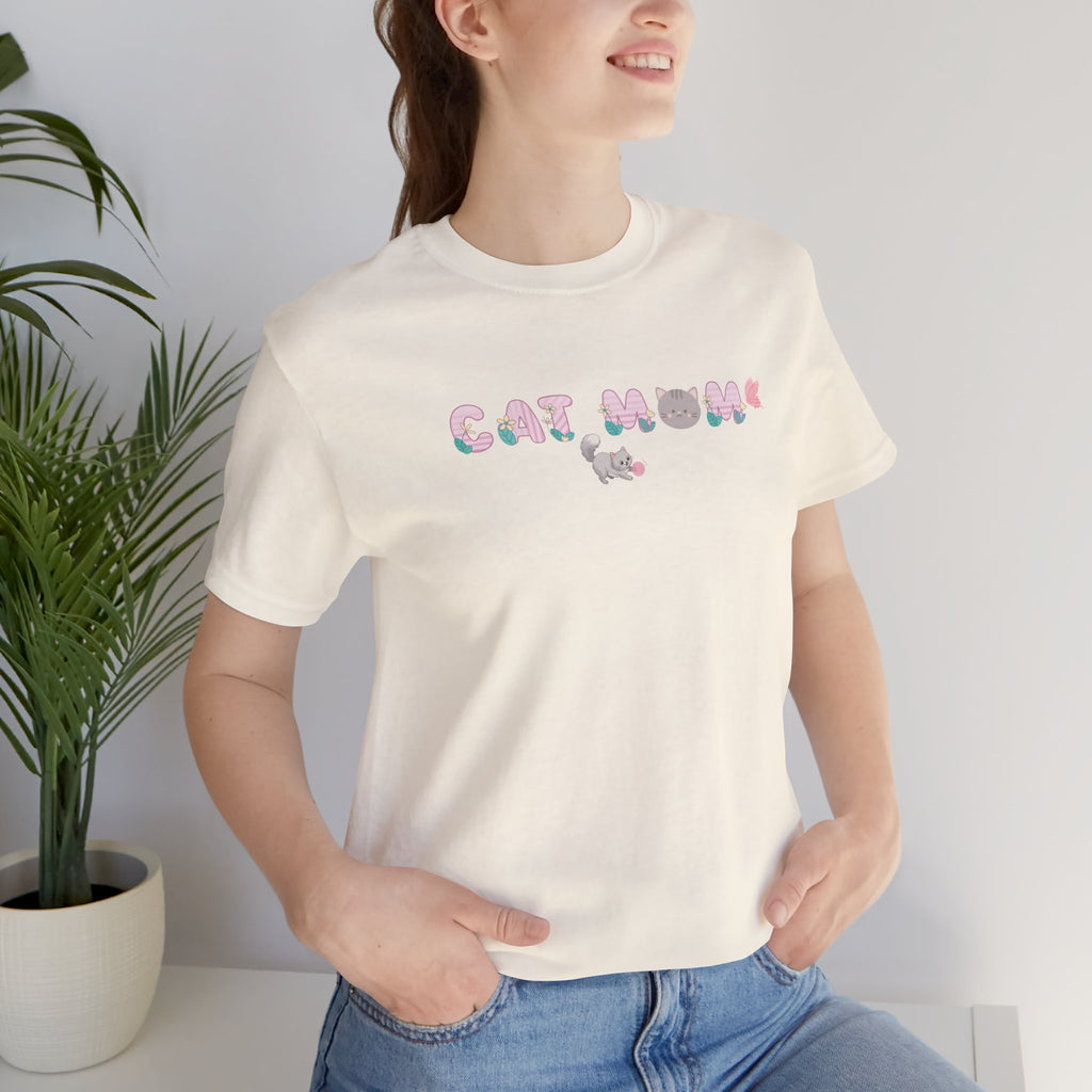 Cat Mom | Cute Kitten Heart T-Shirt – Cat Lover Gift – Plus Size Friendly Adult Female Mother's Day Gift